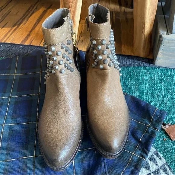 SOLD Vic Studded Boots Dove size 36 5.5 - Picture 3 of 6